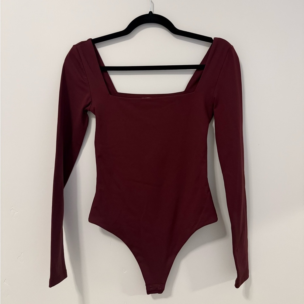 Aritzia Babaton Burgundy Long Sleeve Bodysuit